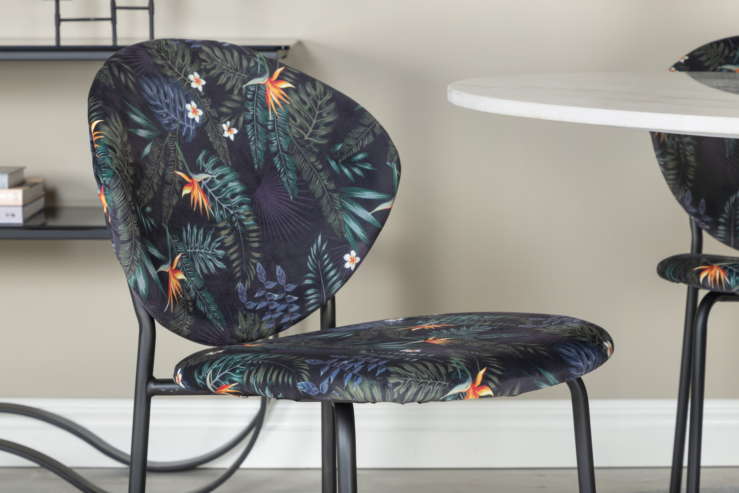 Eetkamerset Dallas 1298 (Bloemen patroon + Zwart)