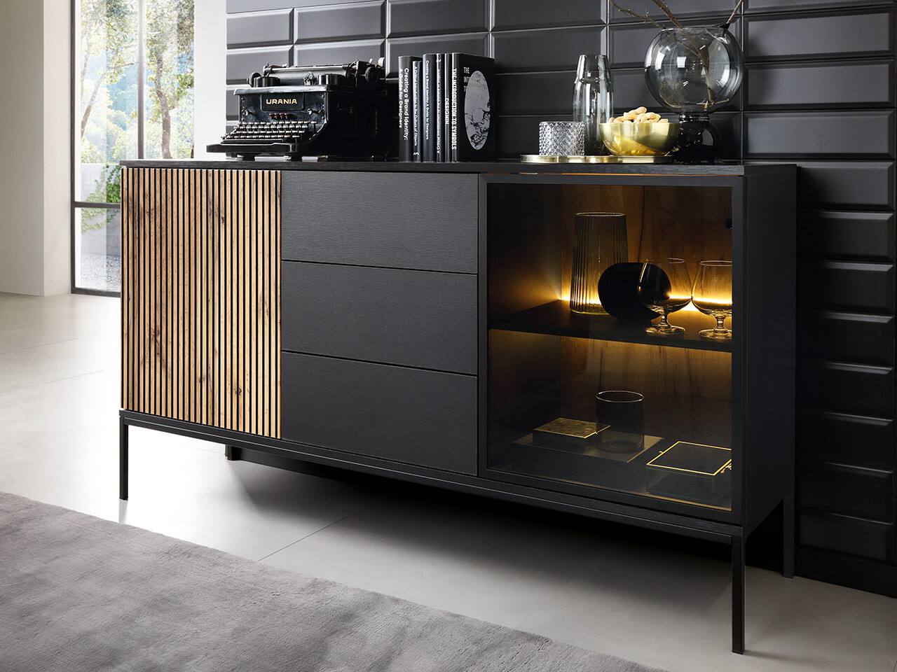 Ladekast Manal (Zwart + Wotan eik)