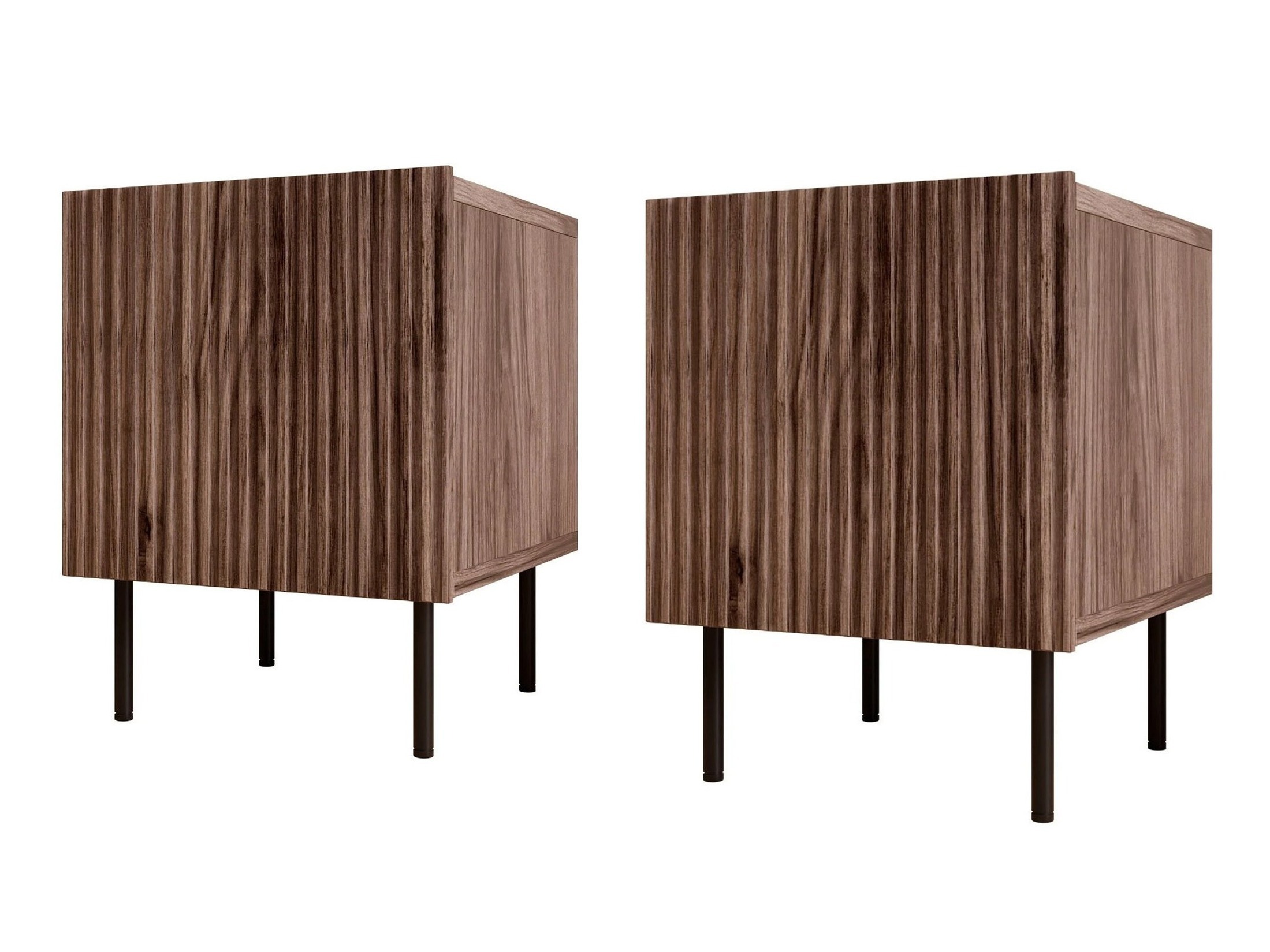 Een set nachtkastjes Fama