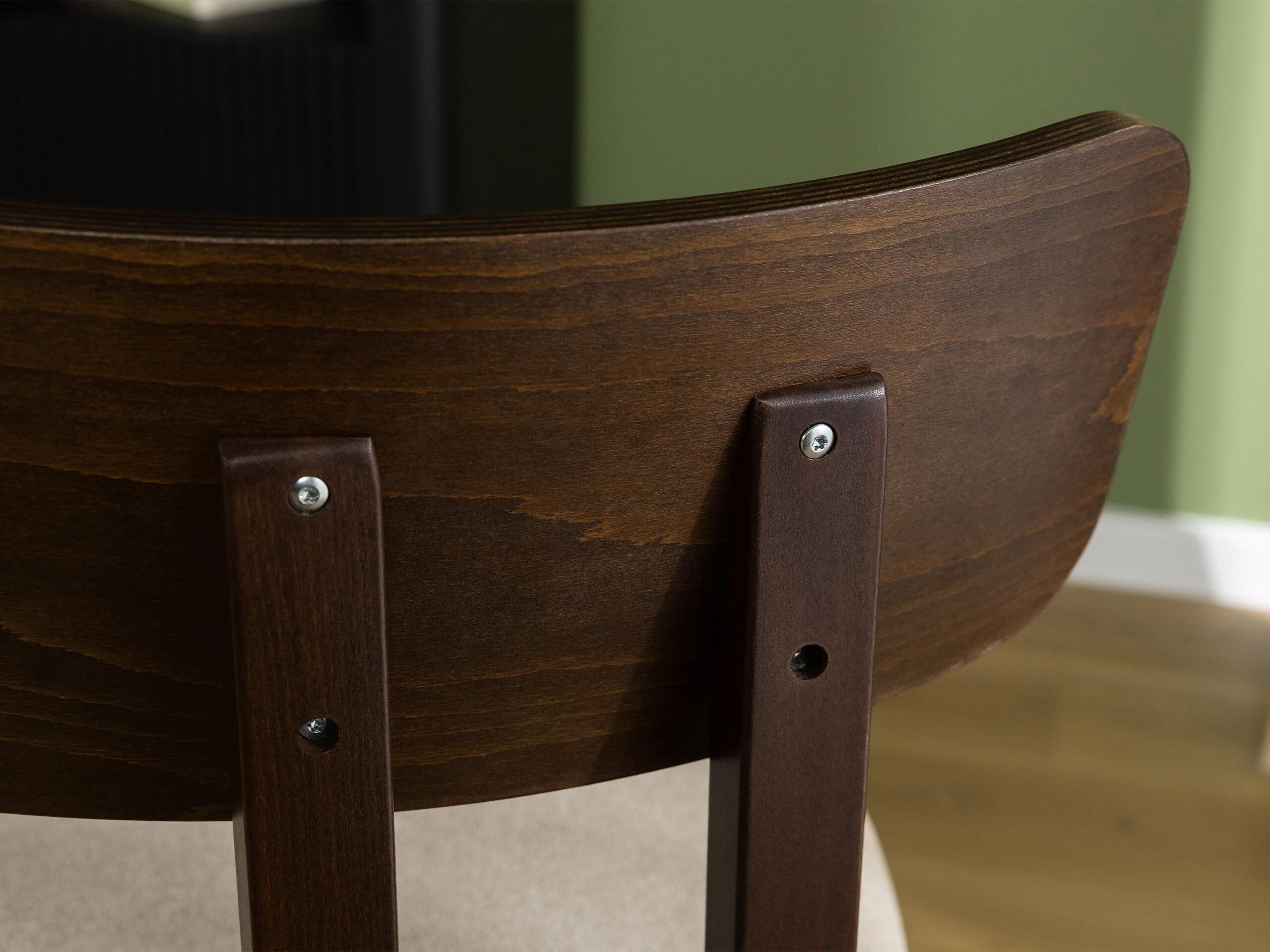 Stoel Victorville 382 (Notenhout)