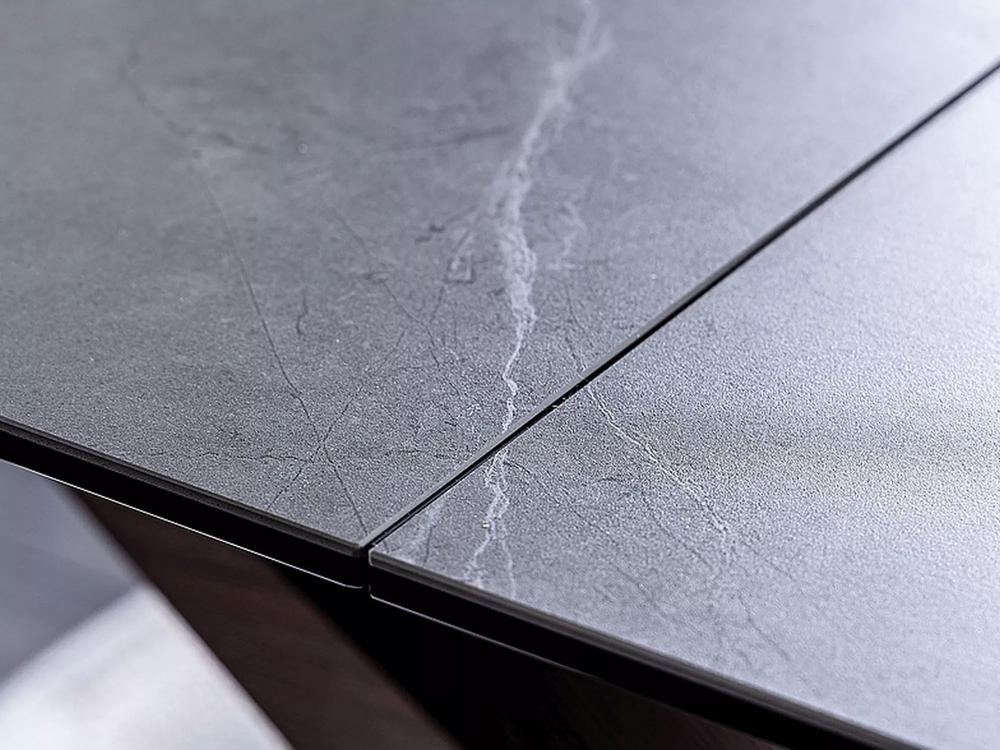 Tafel Detroit 1001 (Notenhout + Grijs marmer)